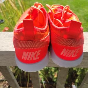 Womans "Pink Lemonade" nikes size 9.5 w/bonus walking running shoes